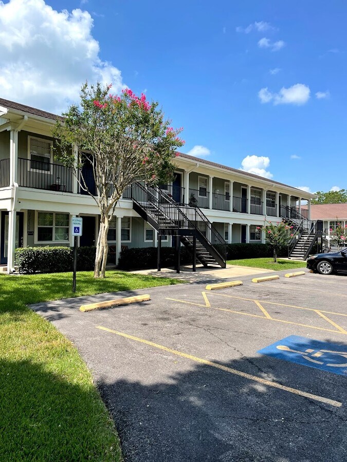 North Park Apartments - North Park Apartments