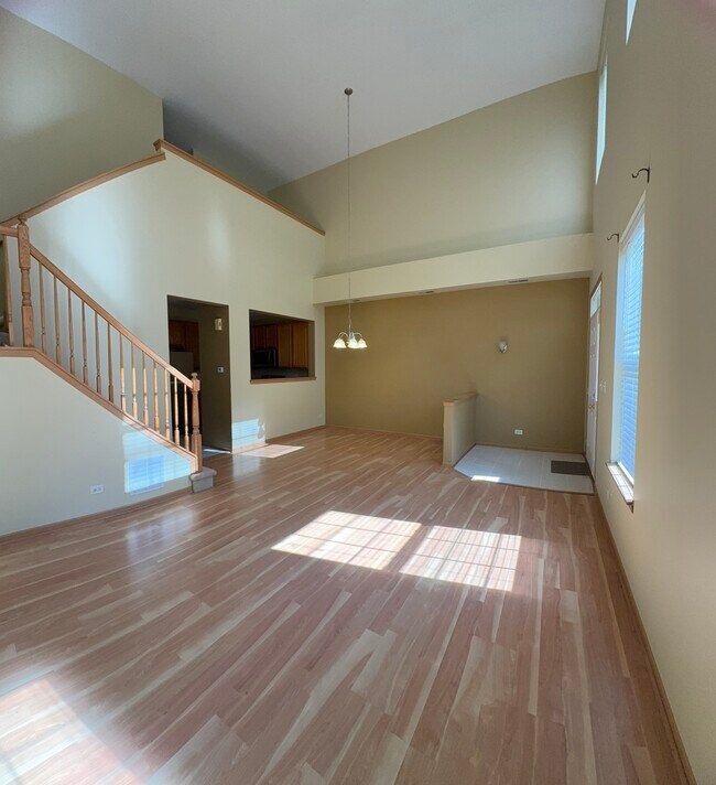 2261 Barrington Dr E