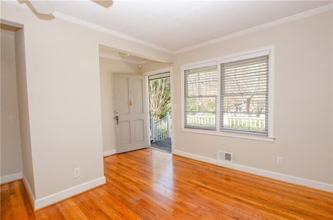 Photo - 1910 La Dawn Ln NW