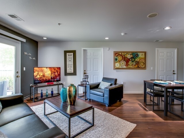 The Landings at Chandler Crossings