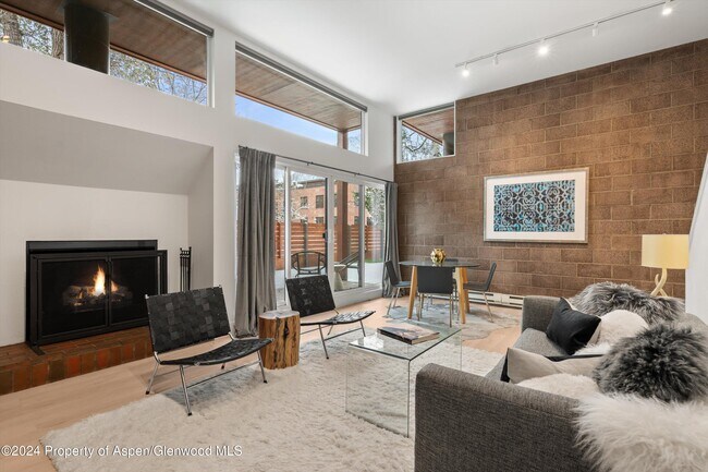 Photo - 311 S Aspen St Unit 2