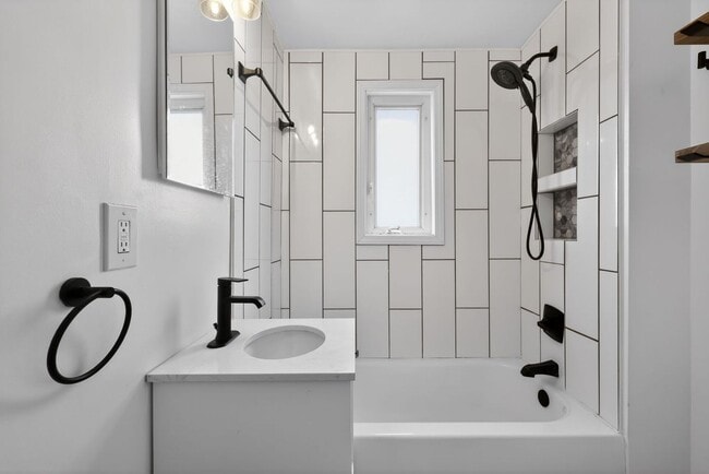 Photo - 616 Lane Way