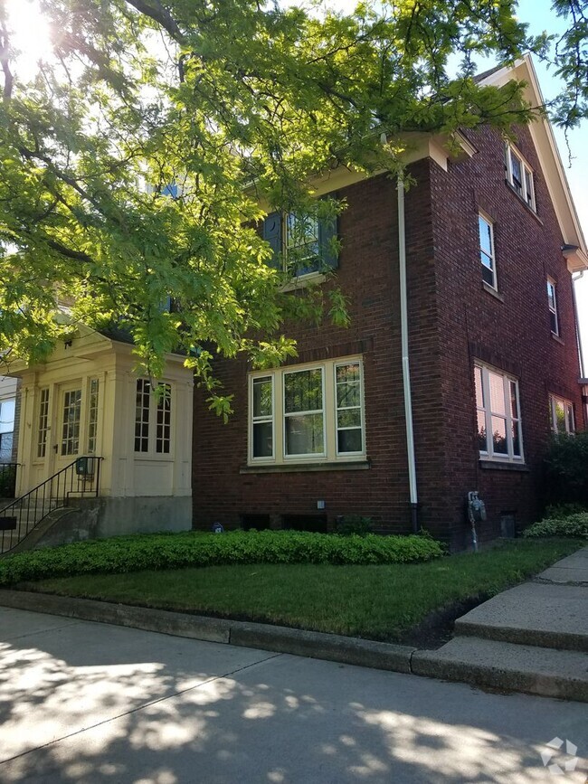 Building Photo - 155 W 21st St Rental