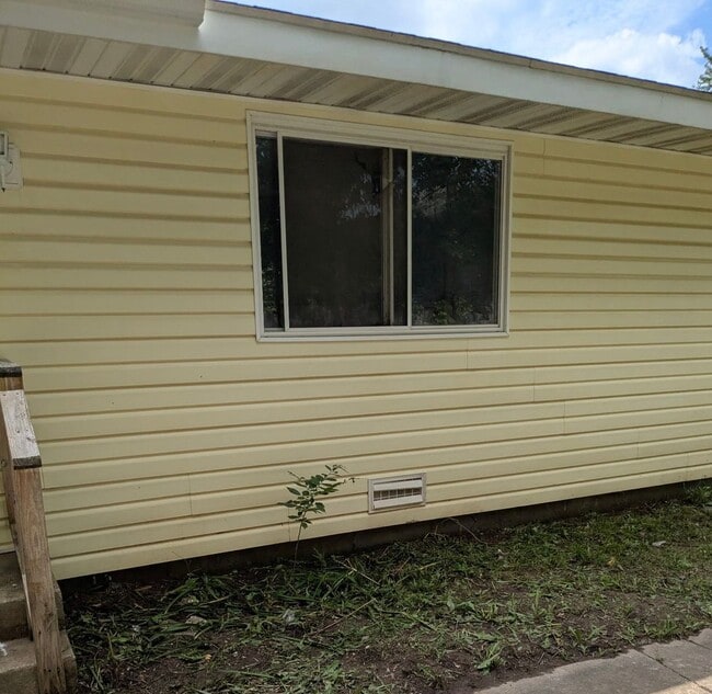 Photo - 2 Bedroom | 1 bath - Remodeled Unit Located in Springfield!