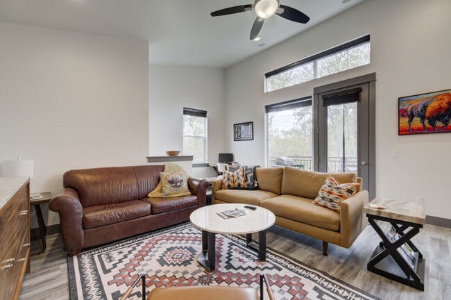 Photo - 46 Locomotive Loop Unit ID1292385P