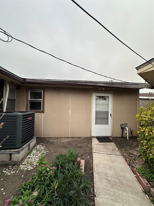 Photo - 5530 Gatewood St