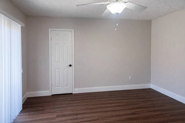 Spacious Bedroom - Park Broadway Apartments