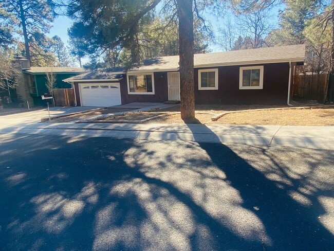 Building Photo - 4-Bedroom Home in Swiss Manor | Mountain Views + Huge Deck