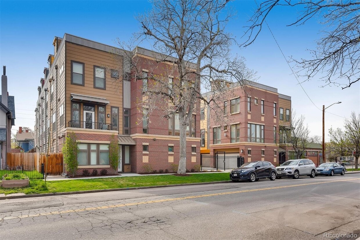 Stunning Modern luxury brownstone in Uptown! - Stunning Modern luxury brownstone in Uptown!