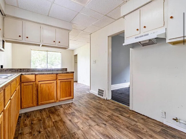 Photo - 913 W McClure Ave