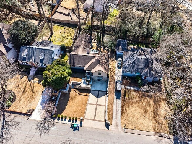 Photo - 1319 Chalmette Dr NE