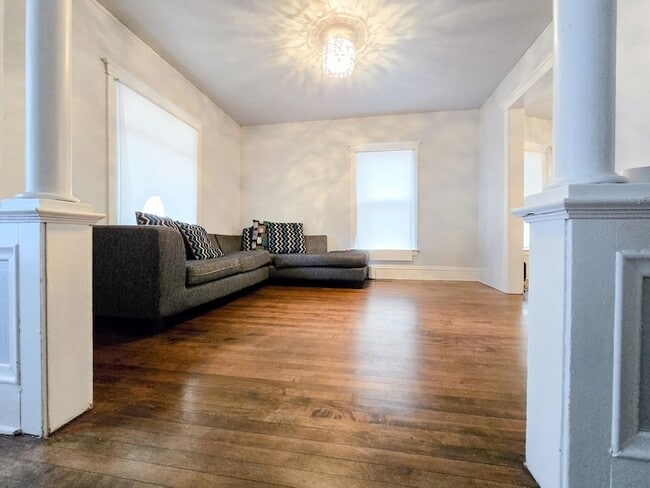 Photo - 481 Division St