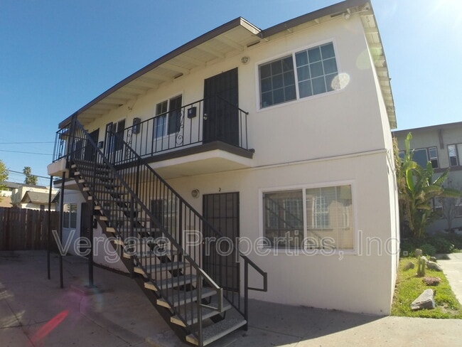 Photo - 1083 E 7th St Unidad 4