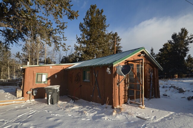 Building Photo - 398 Beaver Creek Rd Unit Carriage House