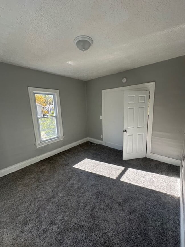 Photo - 104-104.5-1045 Bernard St Unit 104.5 Bernard-Apt 3