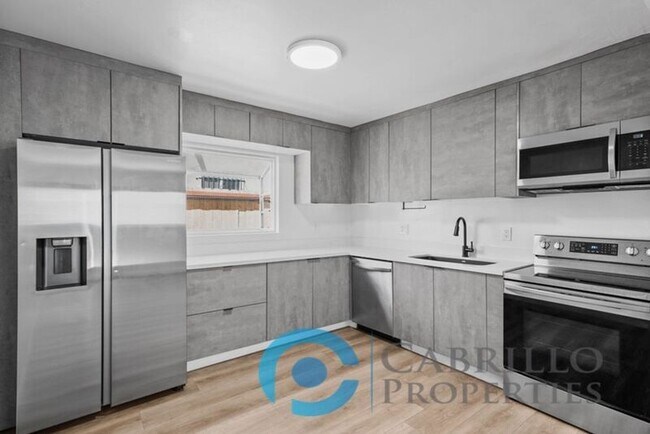 Building Photo - 4119 Kansas St Rental