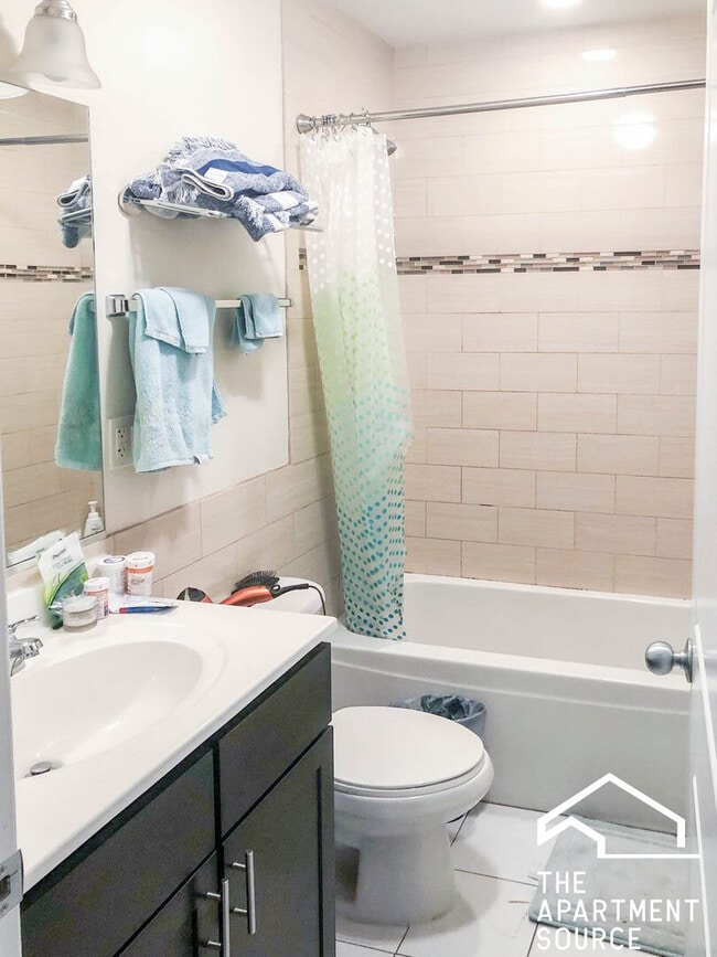 Photo - 853 W Cornelia Ave Unit 3S