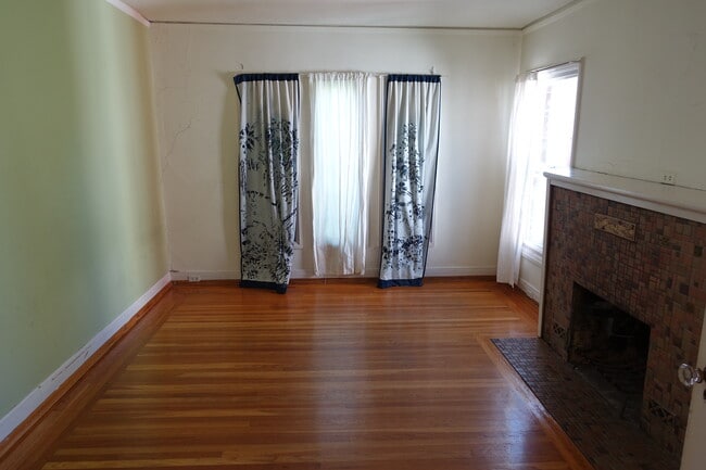 Photo - 2573 Virginia St