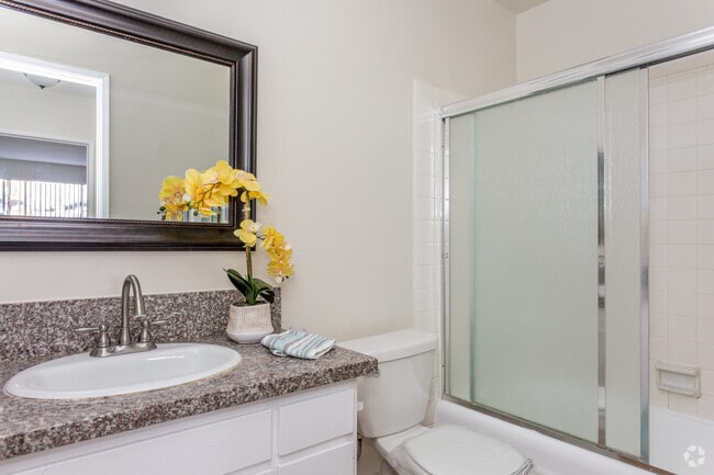 1BR, 1BA - 800-830 SF