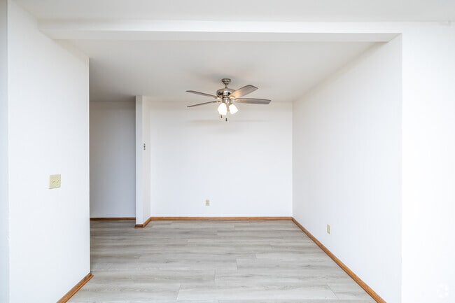 2BR, 1BA - 1,000SF - Dining Room