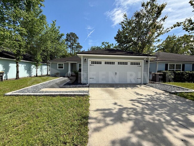 Building Photo - Stylish 4BR Retreat with Granite Kitchen, Spacious Yard & No HOA!!