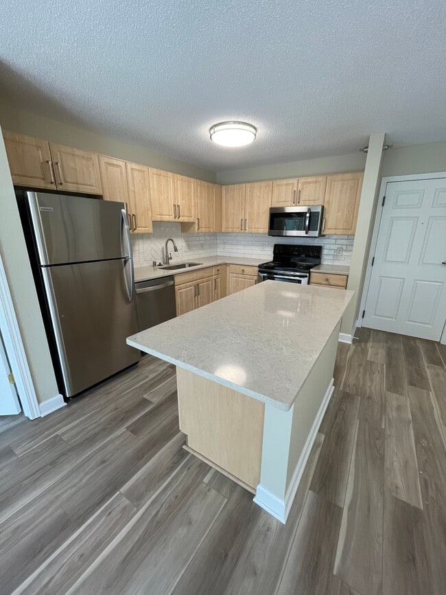 Photo - Hamilton Plaza