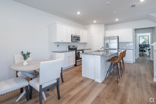 Denali - Dining & Kitchen - GroveParc Rental Homes