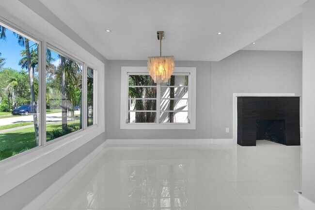 Photo - Beautiful California Style Hollywood Home