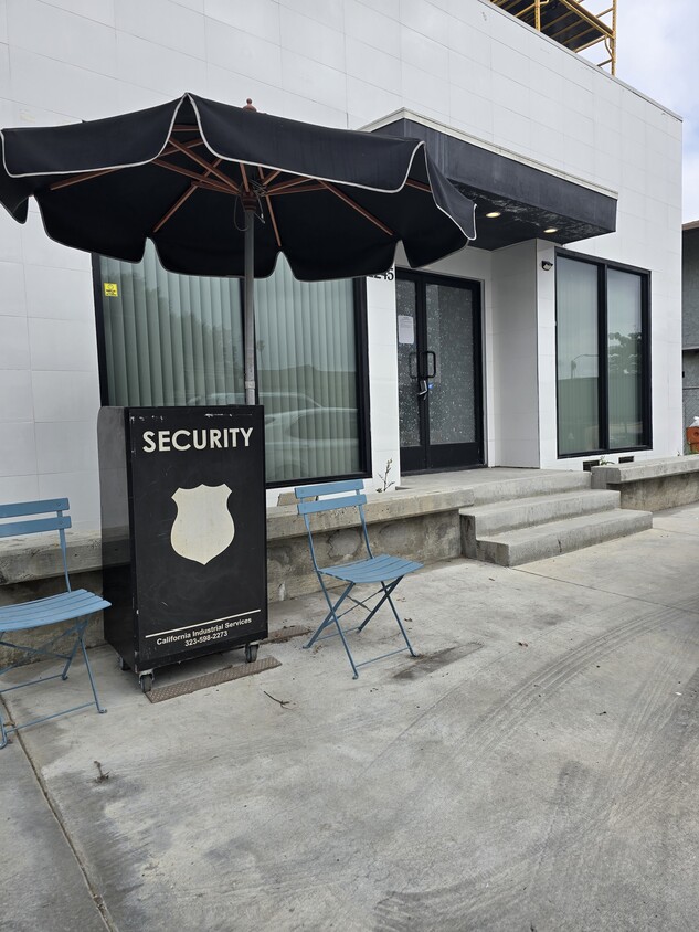 Front etrance to lower leverl unit - 1245 Crenshaw Blvd (Los Angeles, CA)