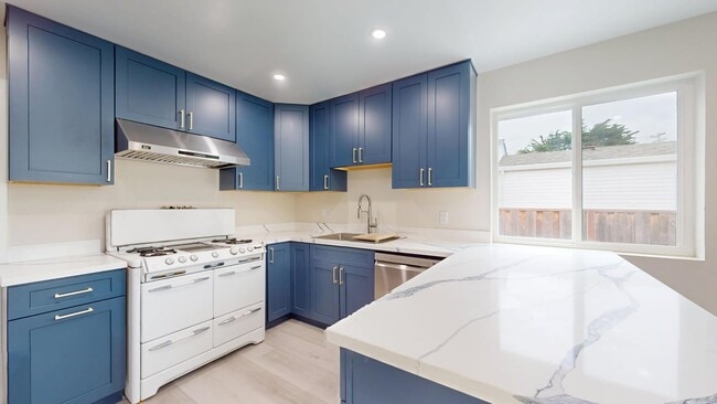 Photo - 976 Masson Ave