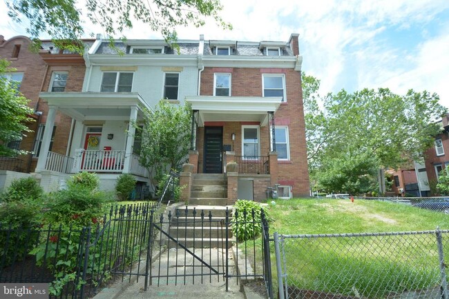 1724 2nd St NW