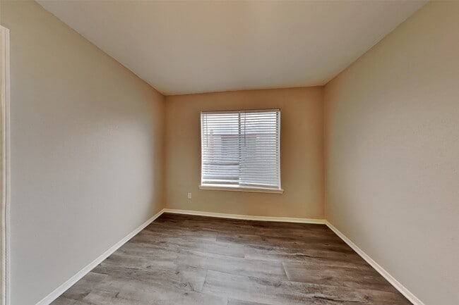 Photo - 22306 Red River Dr