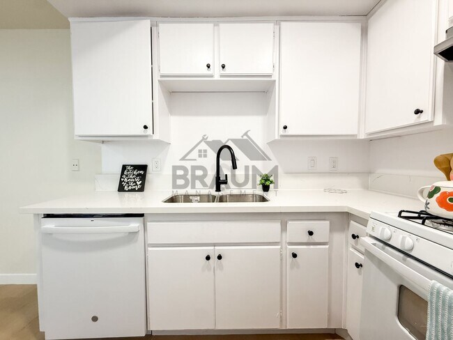 Photo - 5245 Riverton Ave Unidad 102