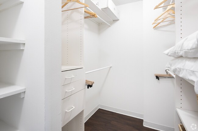 Photo - 469 E Ohio St Unit 469 E Ohio