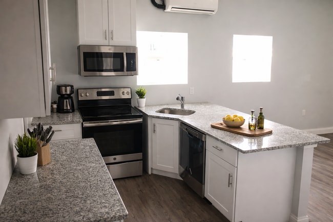 Kitchen - 11 N Miami St Unit 4