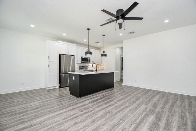 Photo - 9734 Pelsey St