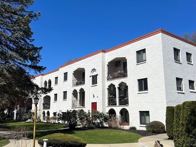 Building Photo - 320 Fellsview Terrace Unit 326 C