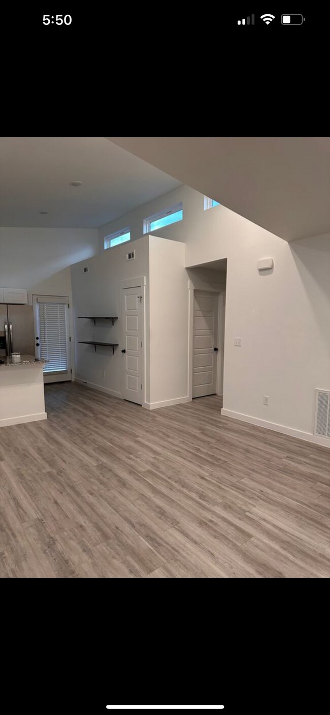 Photo - 920 Illinois Ave