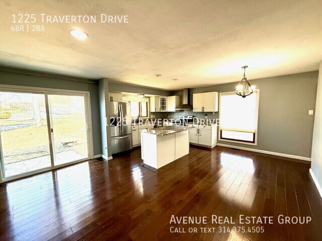Photo - 1225 Traverton Dr