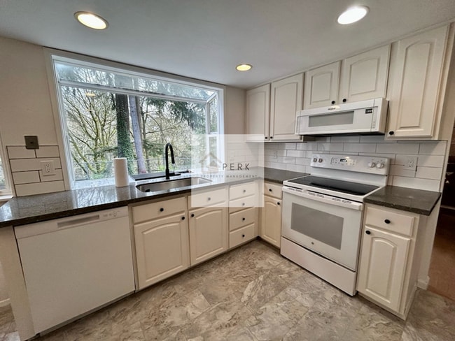 Photo - Beautiful 5 Bedroom / 3 Bath Home