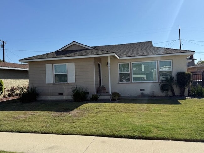 WONDERFUL LAKEWOOD HOME-NEW ON MARKET!! - WONDERFUL LAKEWOOD HOME-NEW ON MARKET!!