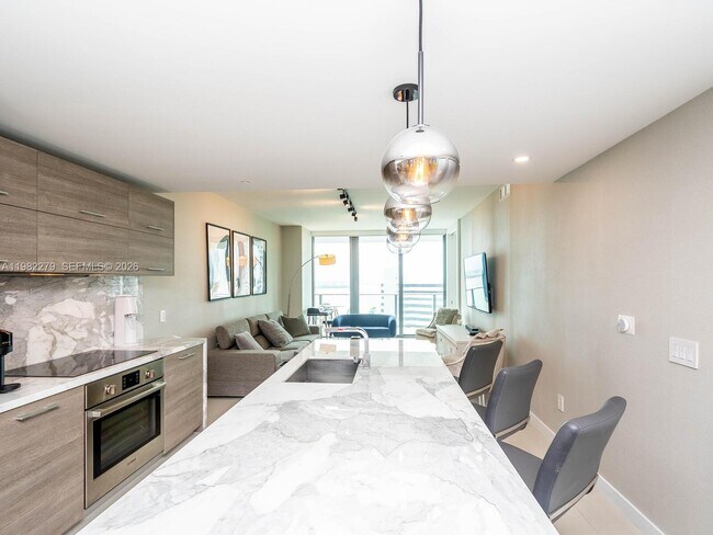 Photo - 650 NE 32nd St Unidad 904