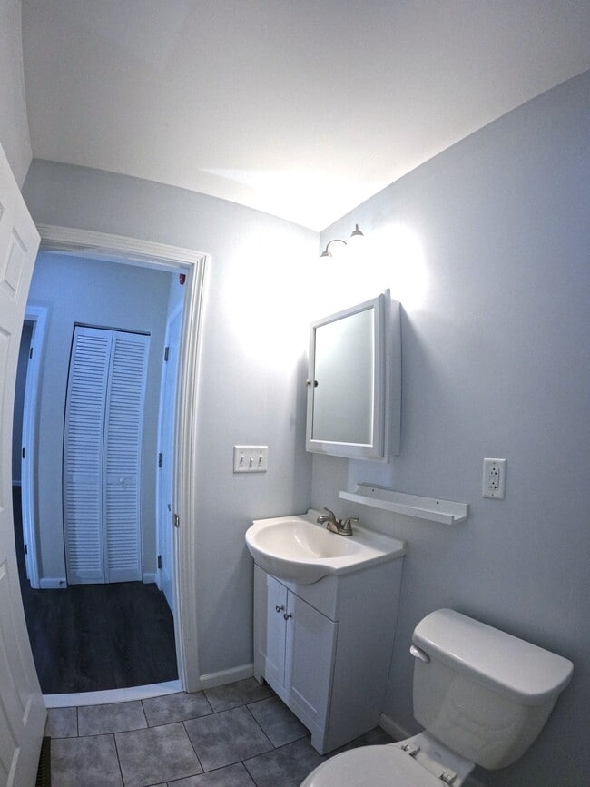 Photo - 563 Burritt St