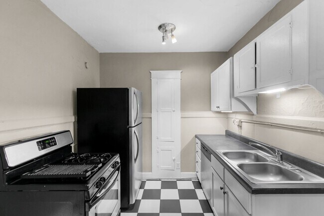 Photo - Flanagan Flats