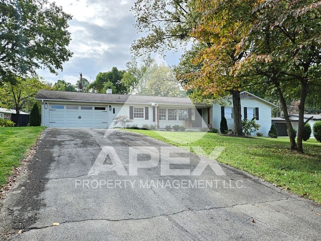 Building Photo - Renovated & Stunning - Single level Brick ... Rental
