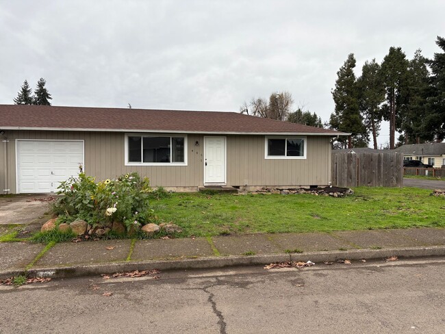 Building Photo - Springfield Duplex- 2 bedroom/1 bath updated Unit 488