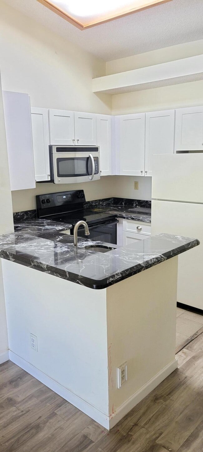 Photo - 611 Lyons Rd Unidad 8202