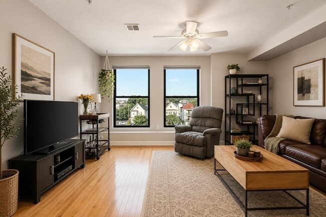 Building Photo - 58 Almont St Unit 12