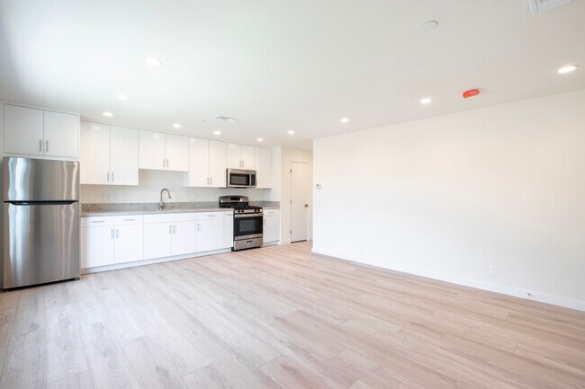 Photo - 3245 Drew St Unidad 2