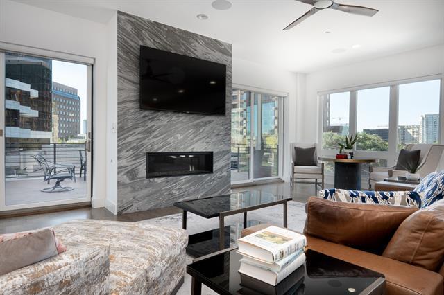 Photo - 2934 N Hall St Unidad 401